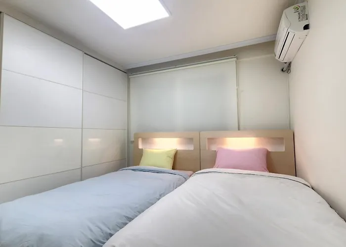Spring Stay-홍대7번 1분, 단독전체,1층,3r1b,침대4 * Seul