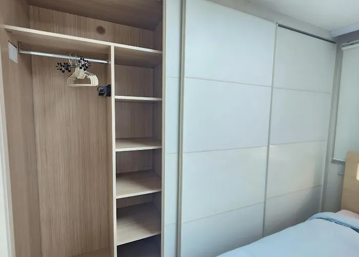 Spring Stay-홍대7번 1분, 단독전체,1층,3r1b,침대4 * Seul