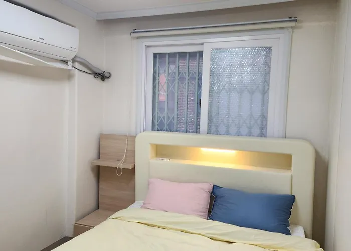 Spring Stay-홍대7번 1분, 단독전체,1층,3r1b,침대4