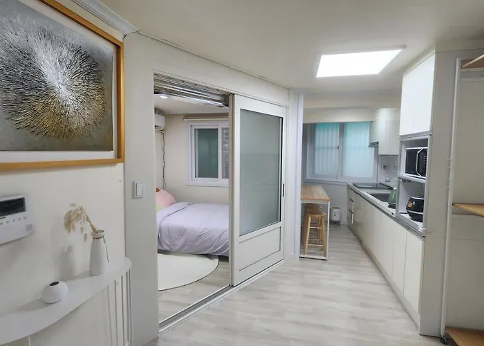 Appartamento Spring Stay-홍대7번 1분, 단독전체,1층,3r1b,침대4 Seul