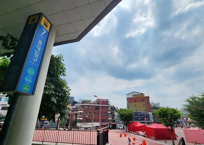 Spring Stay-홍대7번 1분, 단독전체,1층,3r1b,침대4 * Seul