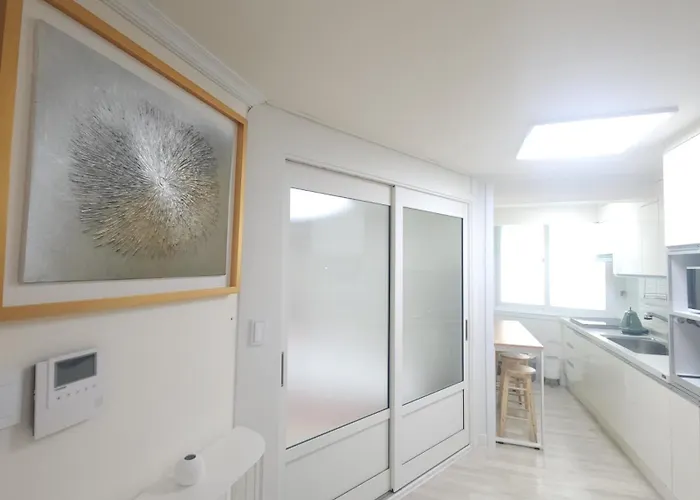 Appartamento Spring Stay-홍대7번 1분, 단독전체,1층,3r1b,침대4 Seul