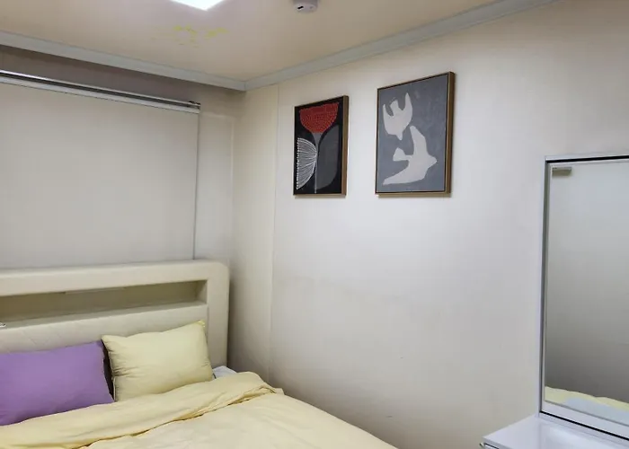 Spring Stay-홍대7번 1분, 단독전체,1층,3r1b,침대4 * Seul